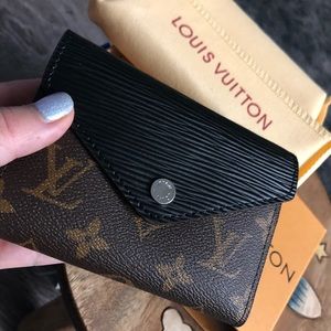 Wallet like new with box and dust bag